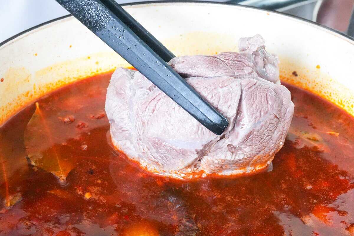 putting blanched beef in broth.