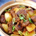 braised beef with daikon in a claypot.