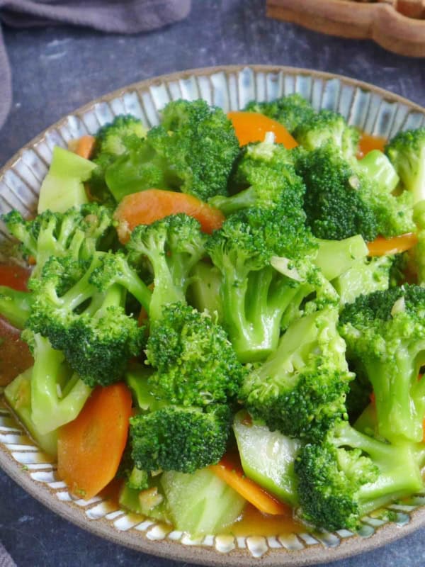 broccoli stir-fry with carrot and garlic.