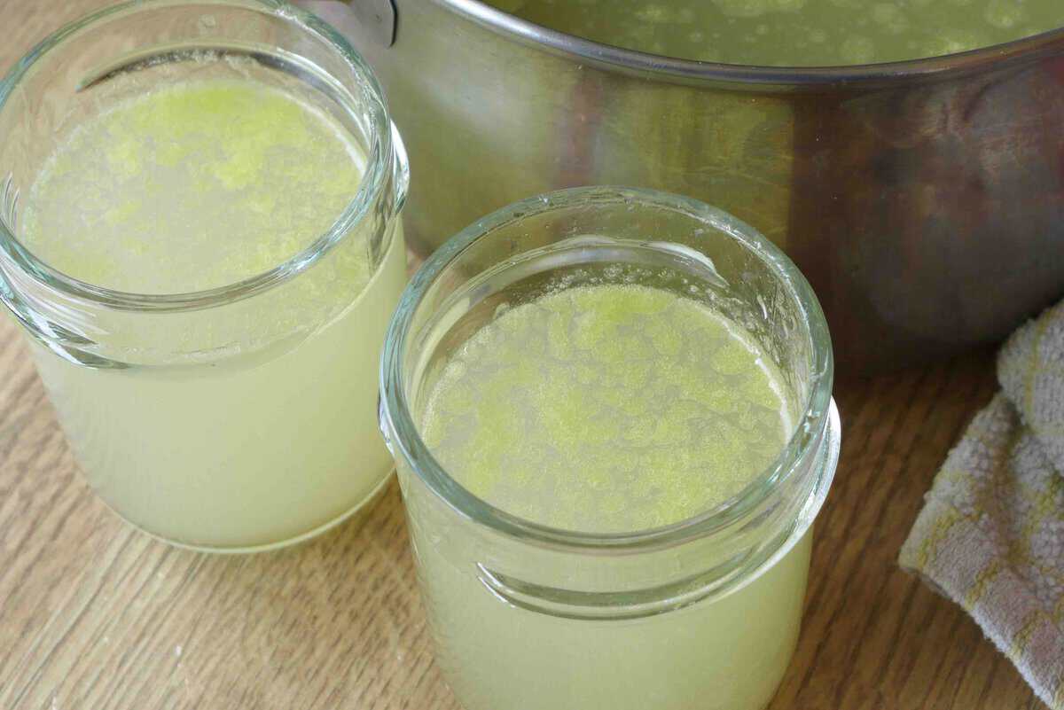 chicken stock in jars.