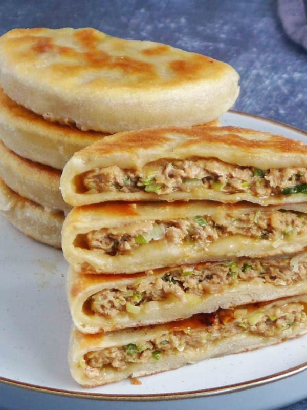 halved Chinese meat pies.
