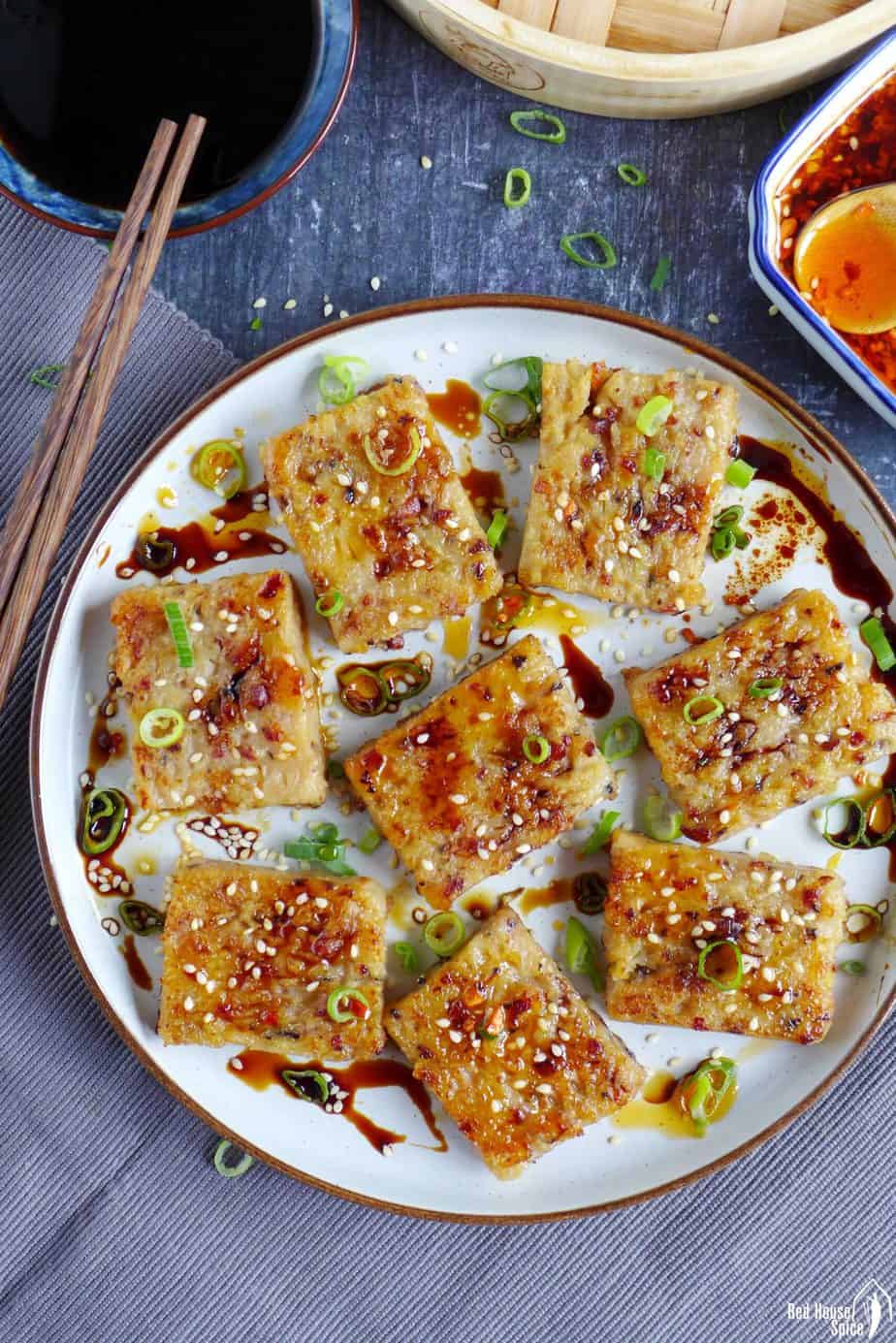 Pan-fried turnip cake with dressing in a plate