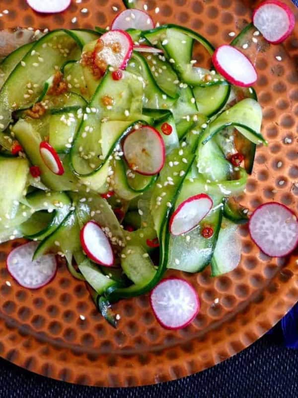 A classic salad with a new look. Flavoured with an easy Chinese dressing. Formula to make this versatile seasoning revealed.
