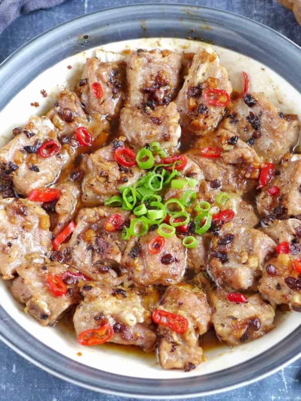 a plate of steamed ribs with fermented black beans and chili pepper.