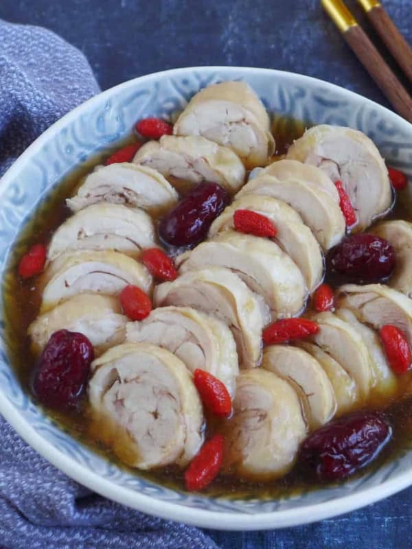 Sliced drunken chicken in a bowl