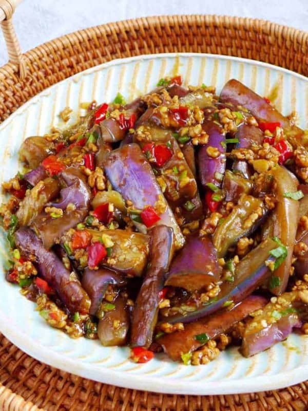Eggplant stir-fry with garlic sauce