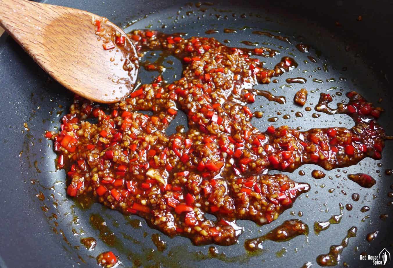 frying garlic and chili