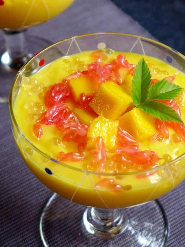 Mango sago in a glass