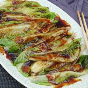 Chinese oyster sauce lettuce on a plate.