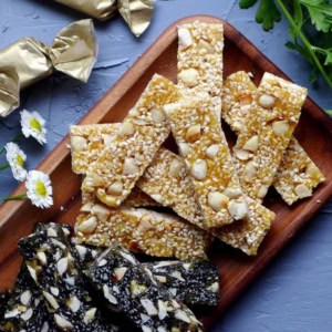 Chinese peanut & sesame brittle