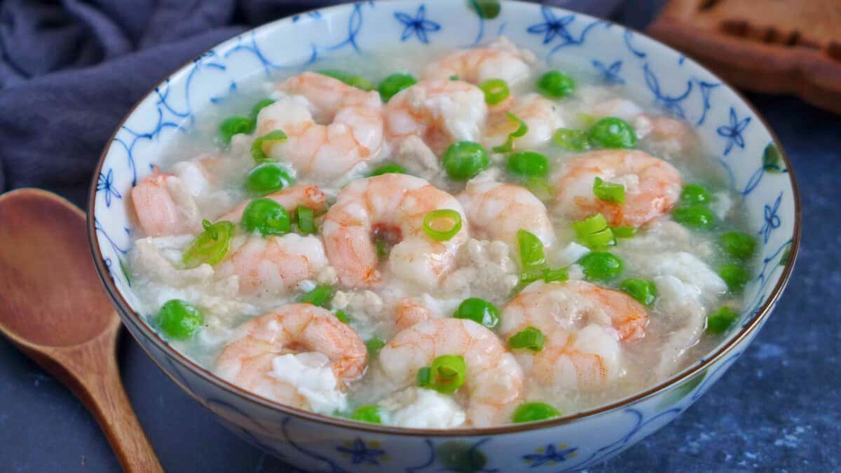 shrimp, peas, ground pork in a thick sauce.